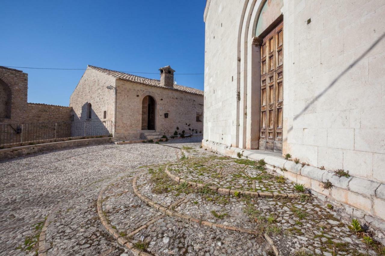 Il Castello Di Campello Aparthotel Campello sul Clitunno Exterior photo